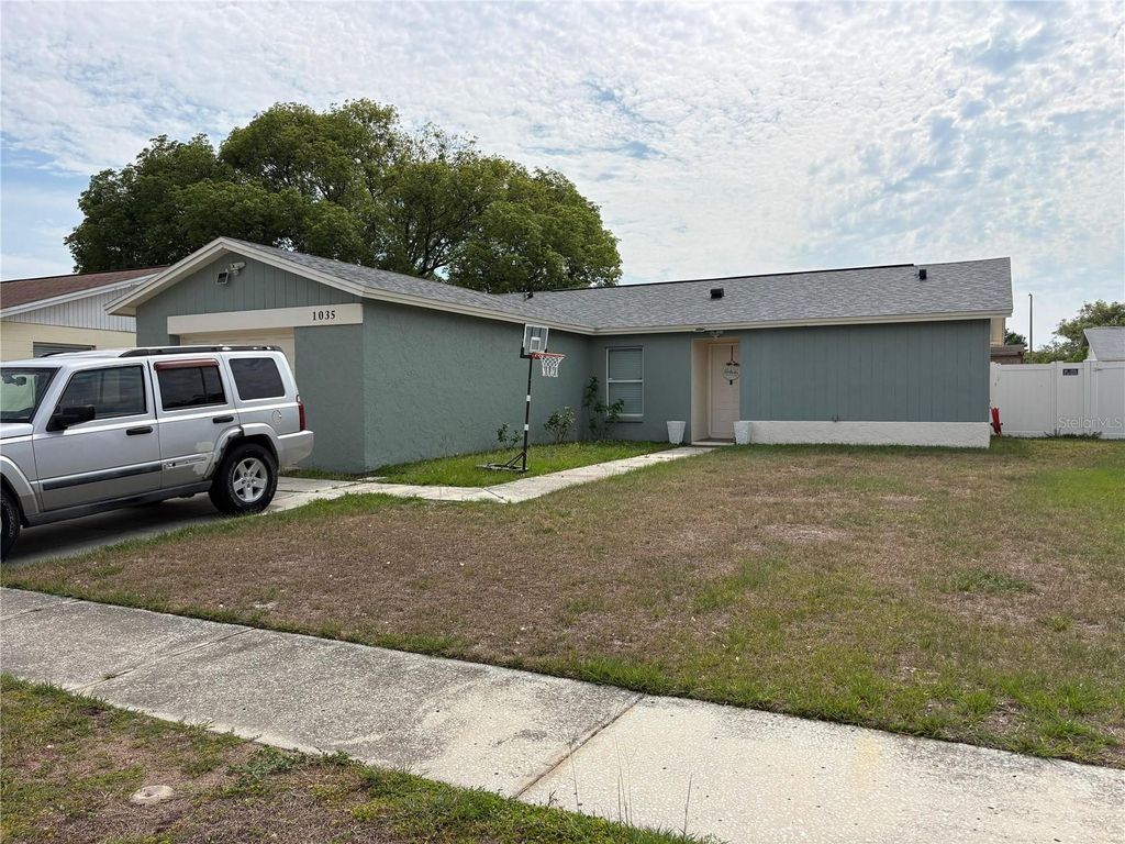 Photo of 1035 Pine Ridge Circle, Brandon, FL 33511 (MLS # TB8508570)