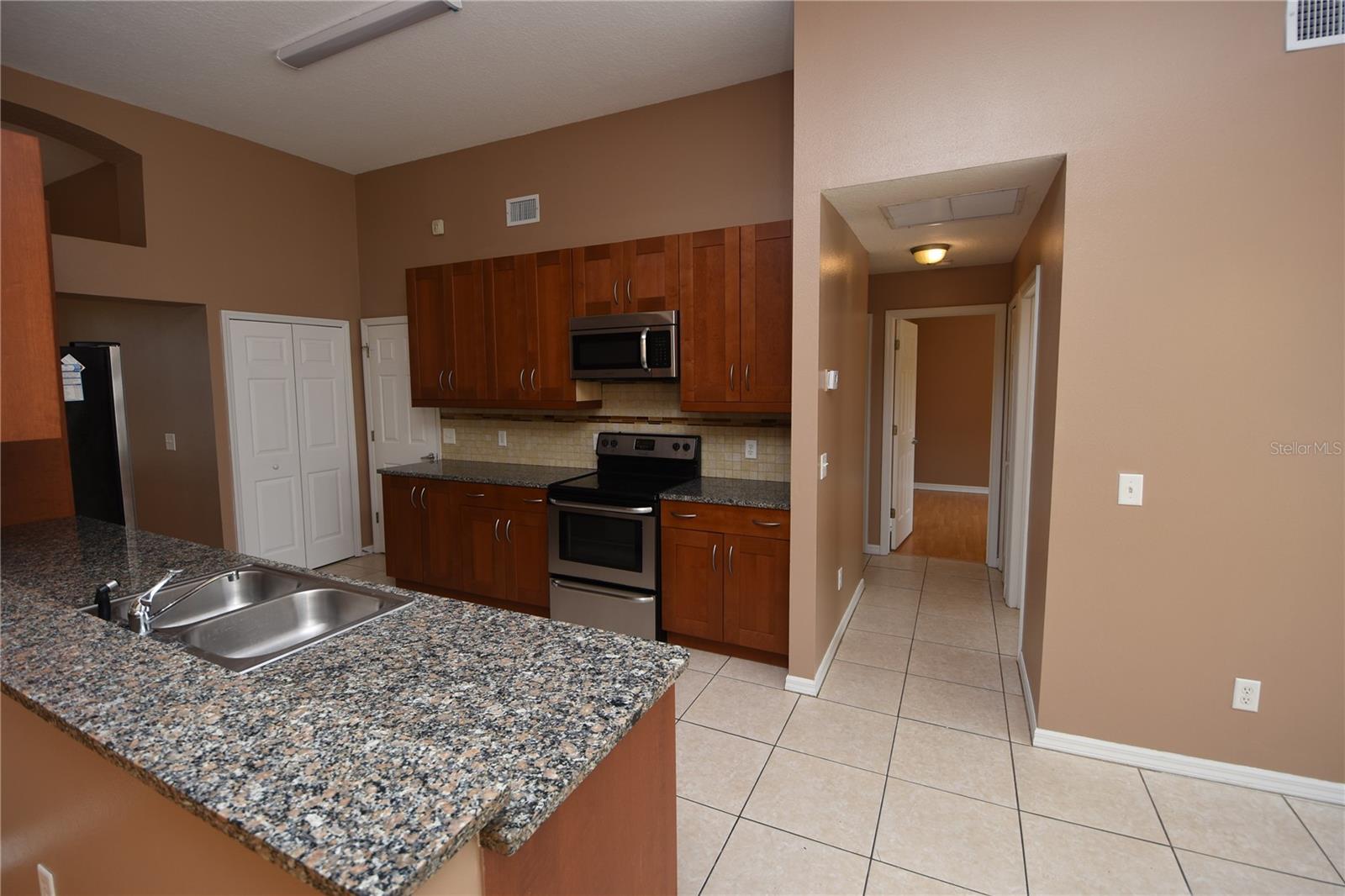 BELLE TERRE - Residential Lease