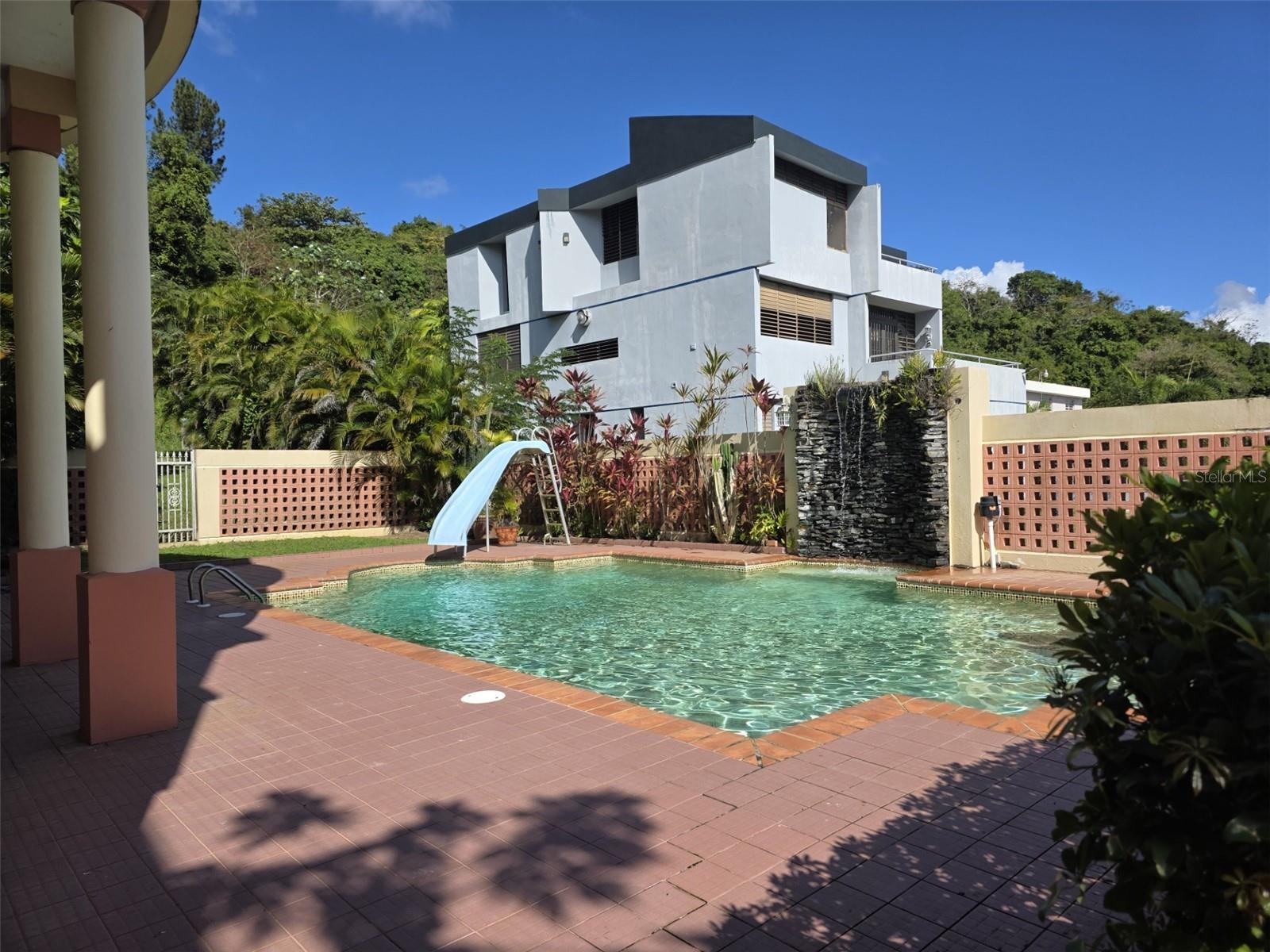 EL RETIRO - Residential