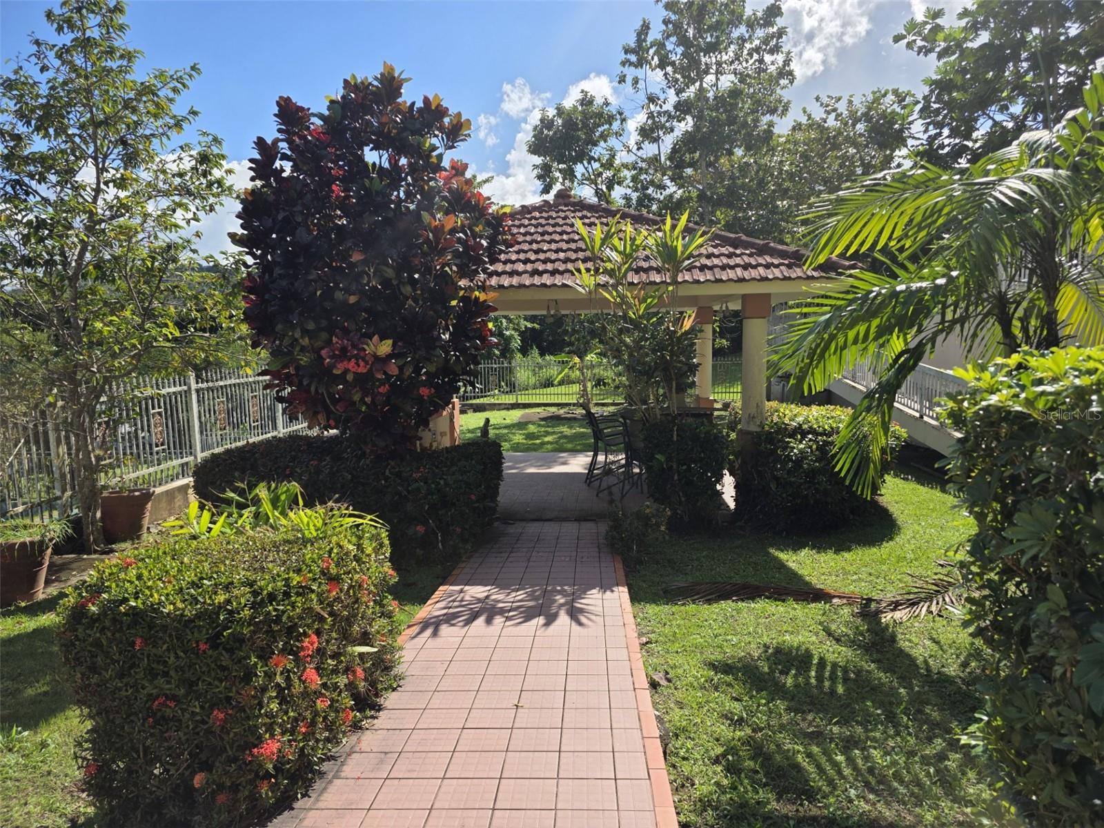 EL RETIRO - Residential