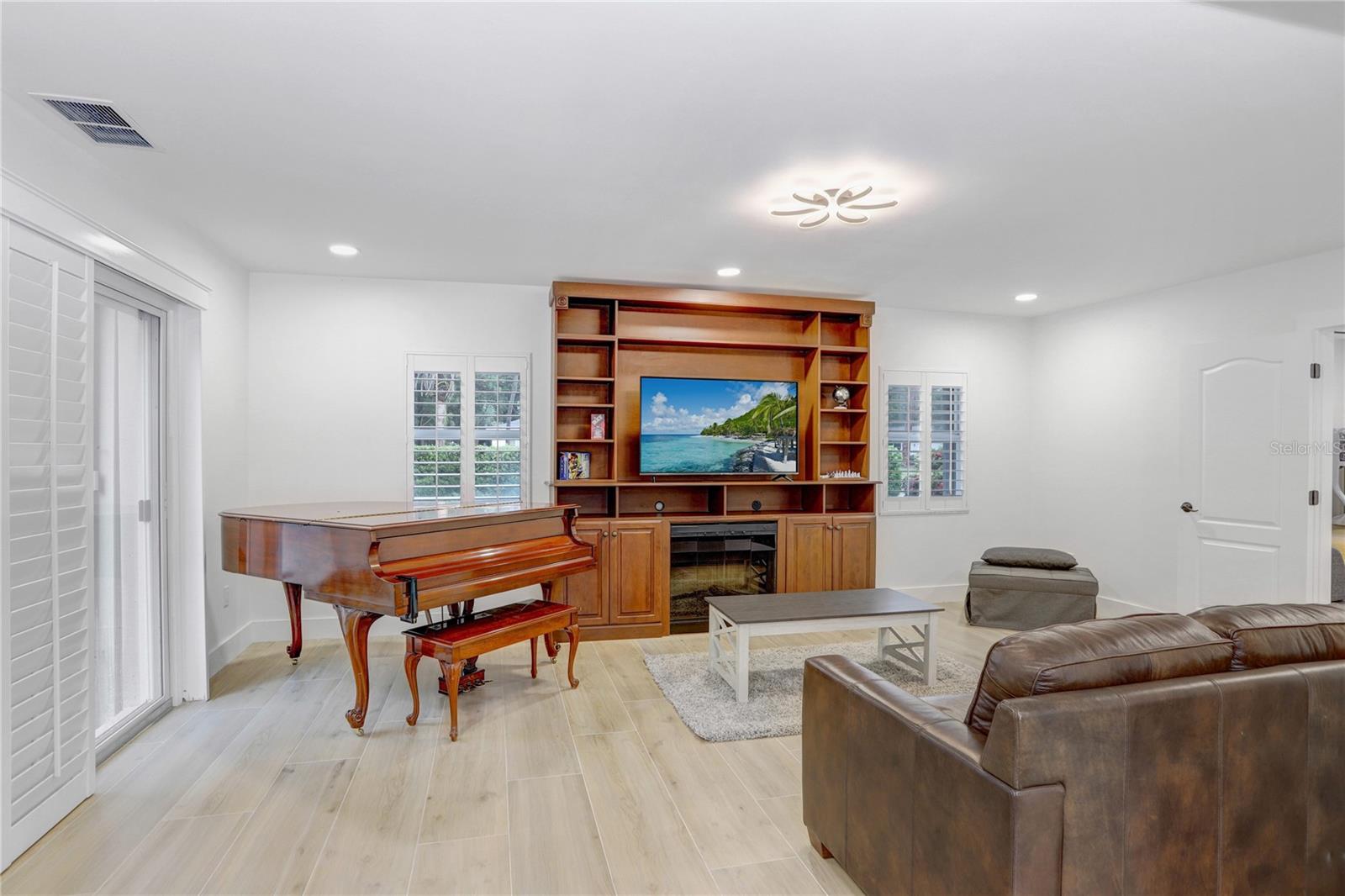 PASADENA ON THE GULF SEC C - Residential Lease