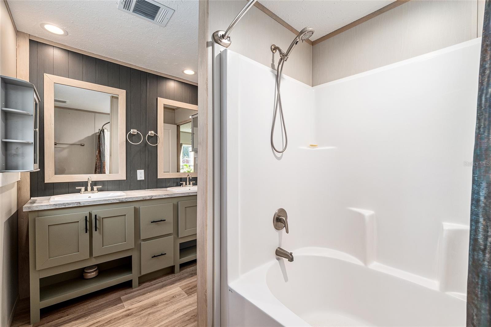 ROLLING MEADOWS - Residential