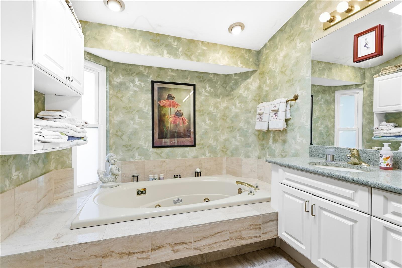 LONGWOOD VILLAS UNIT 3 - Residential