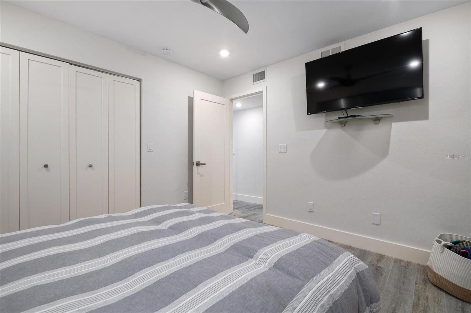 BEACH HARBOR CLUB - Residential Lease