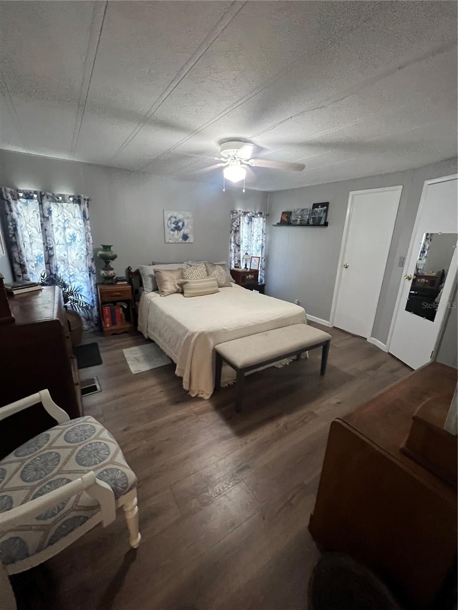 FLORAL LAKES - Residential