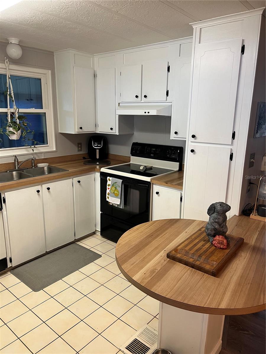 FLORAL LAKES - Residential