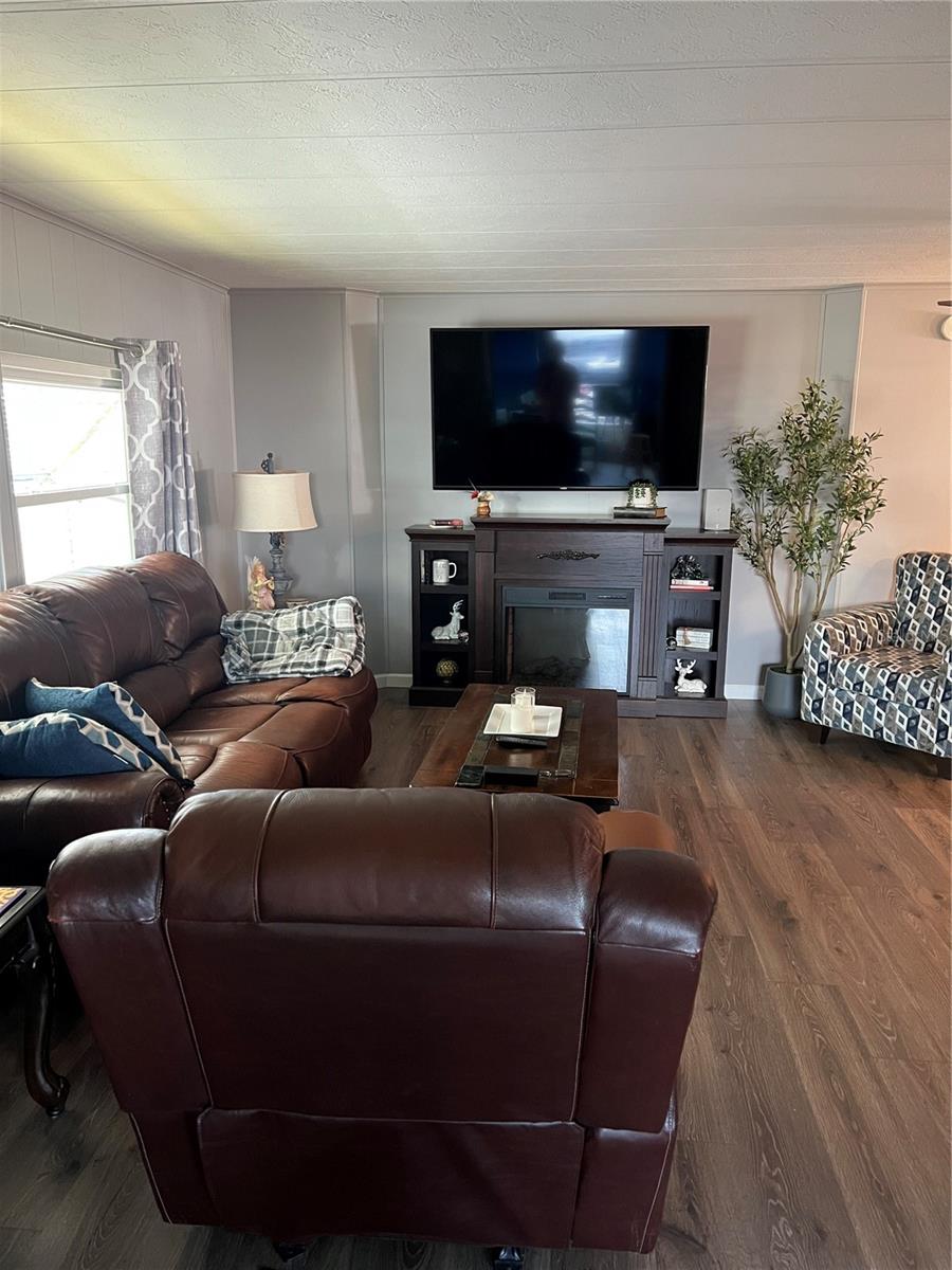 FLORAL LAKES - Residential