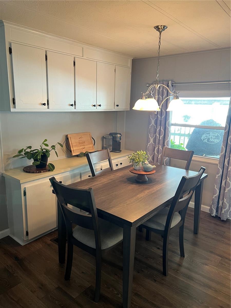 FLORAL LAKES - Residential