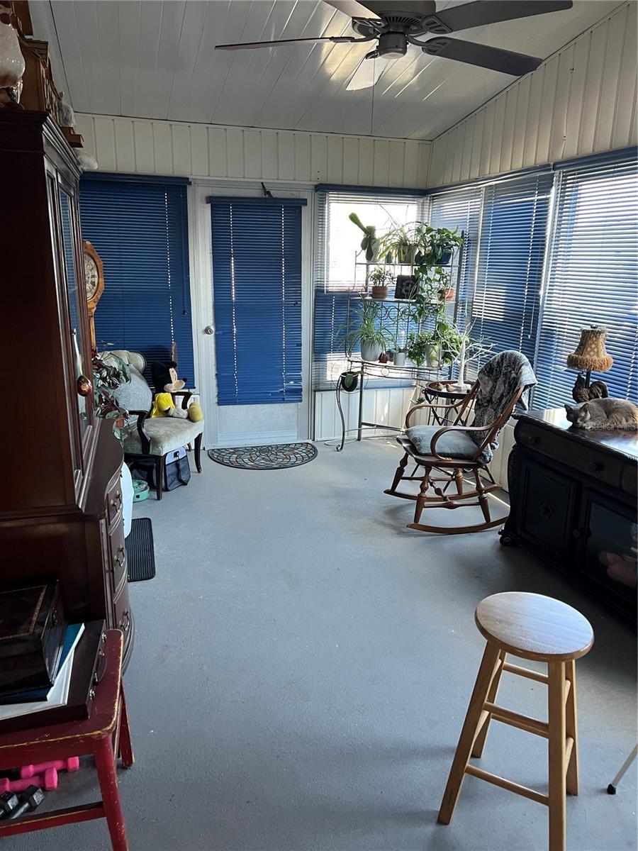 FLORAL LAKES - Residential