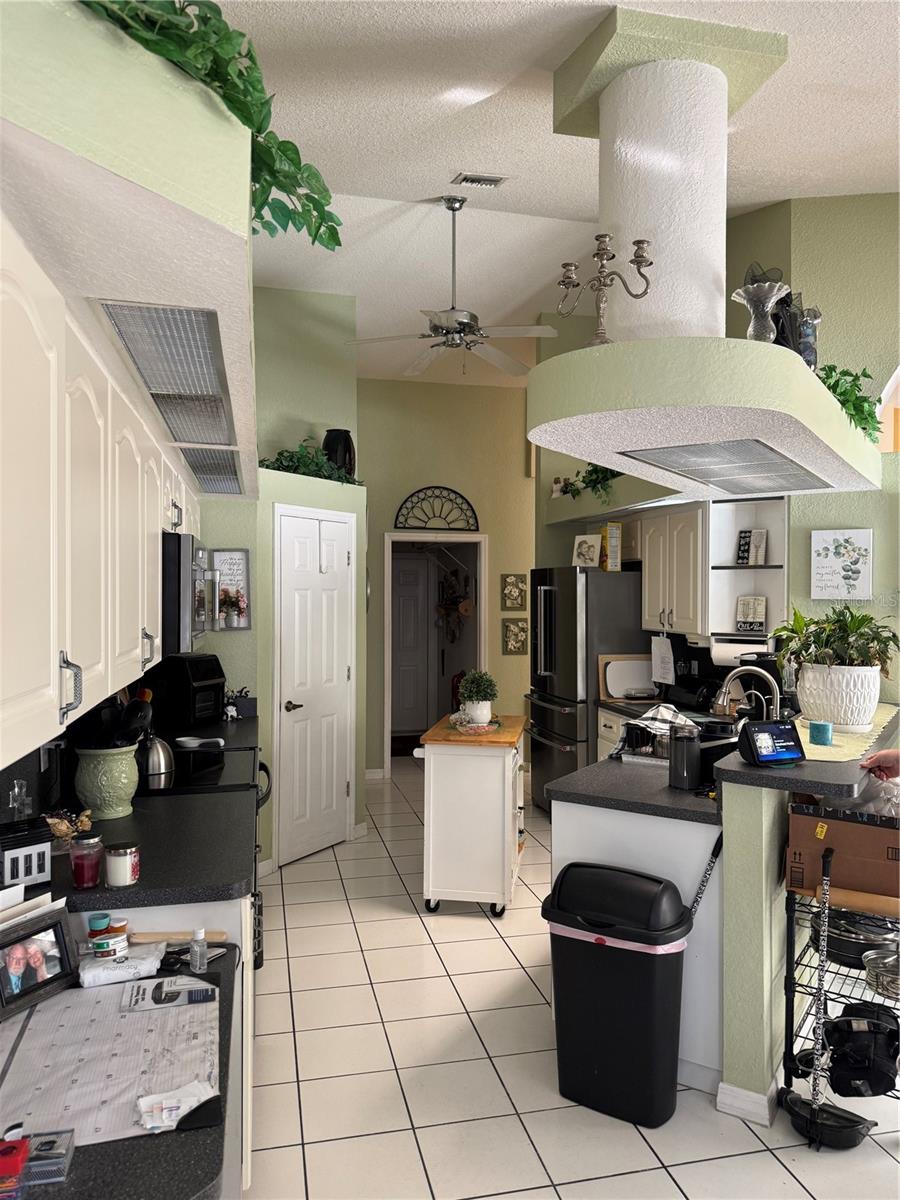 3501 TROPICAIRE BOULEVARD