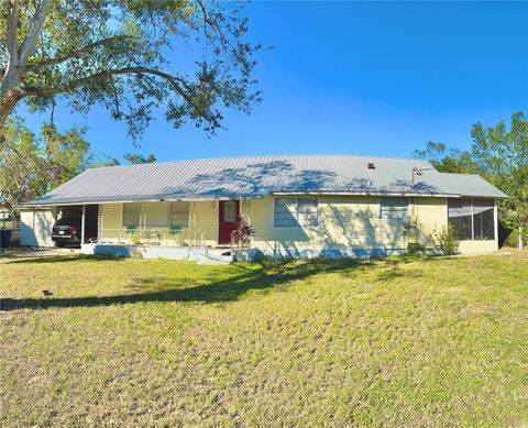 A home in FROSTPROOF