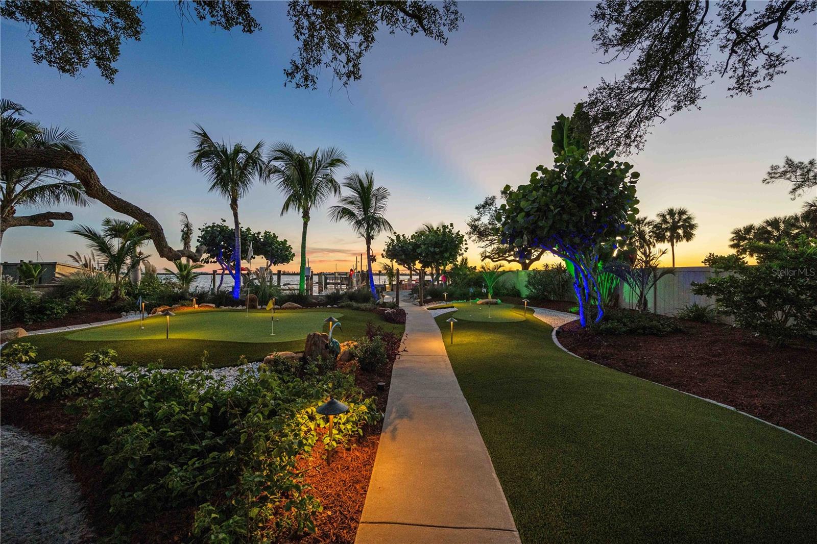 SUNSET BAY - Residential Lease