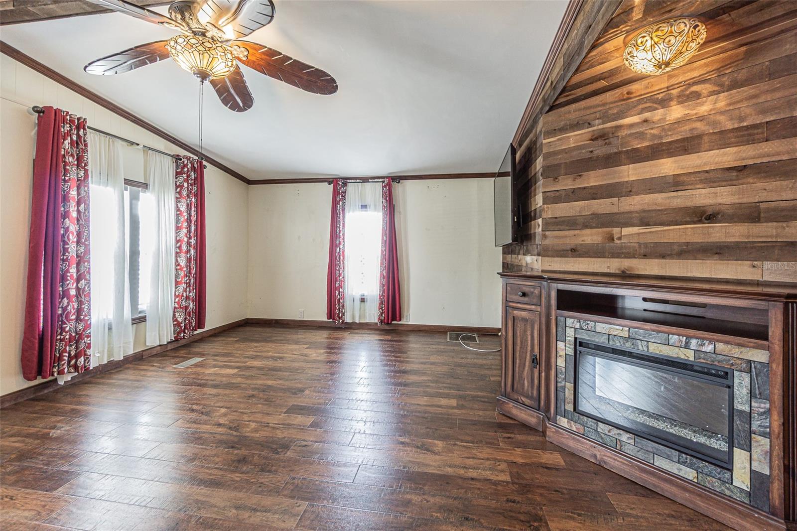 TIMBER LAKE ESTATES - Residential