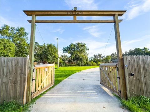 A home in LAKELAND