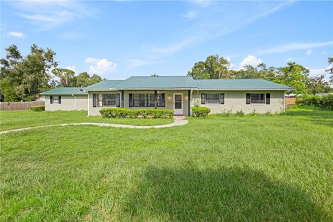 A home in LAKELAND