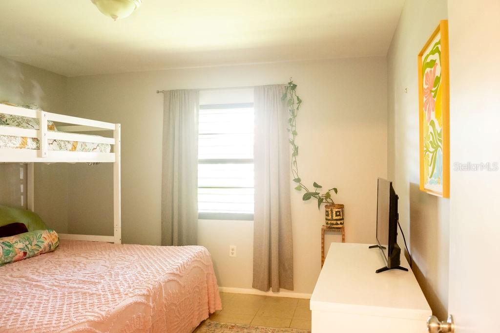 GLEN OAKS MANOR HOMES PHASE 1 - Residential Lease