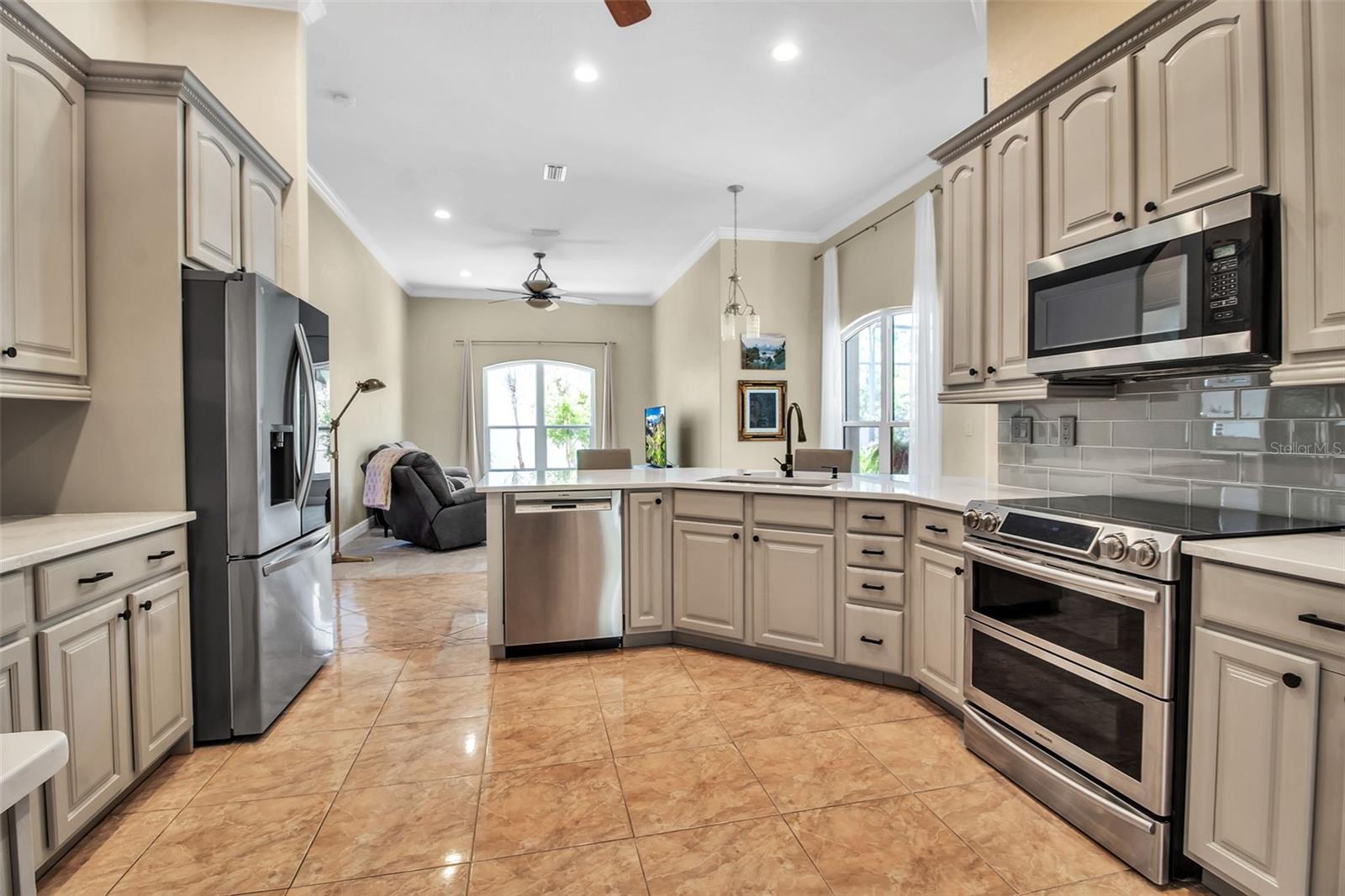 SOUTH VENICE - Residential