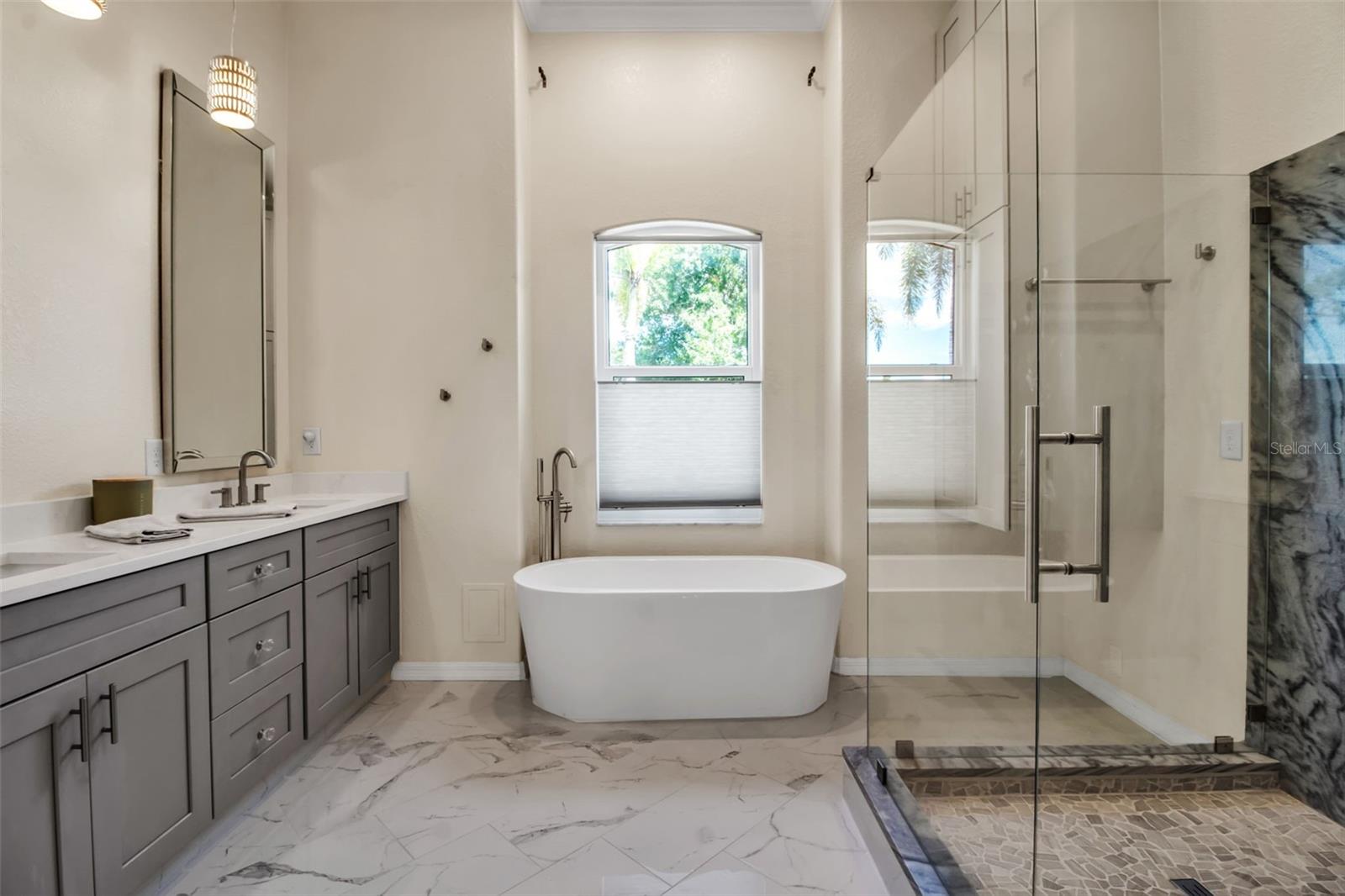 SOUTH VENICE - Residential