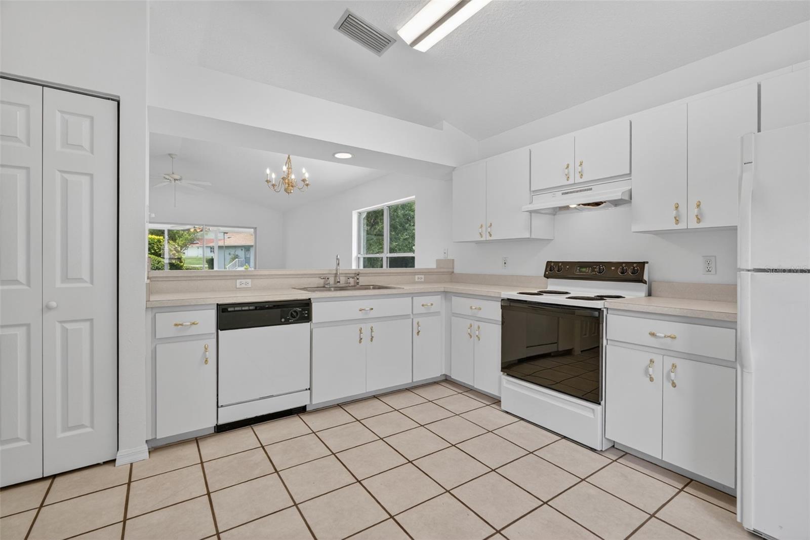 660 W SUNSET STRIP DRIVE