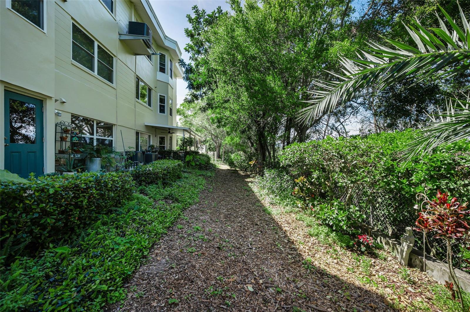 ON TOP OF THE WORLD - Residential