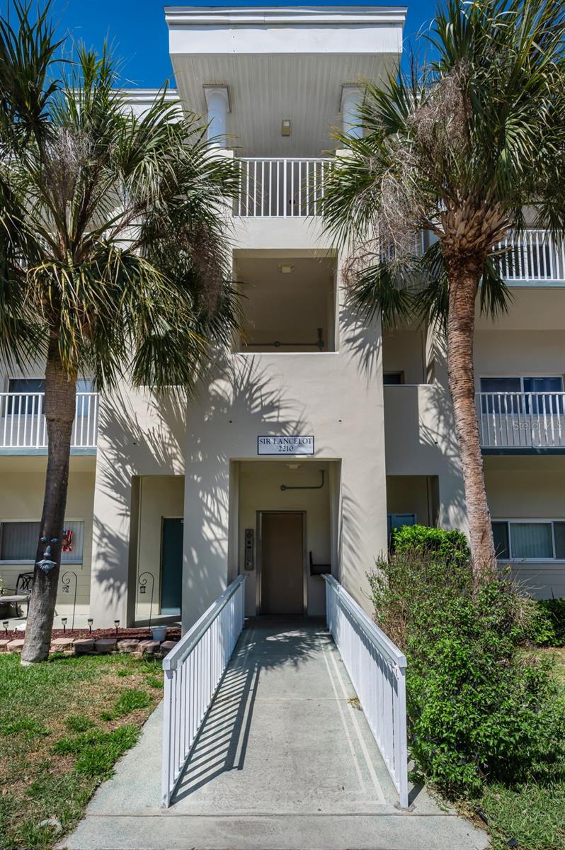 ON TOP OF THE WORLD - Residential