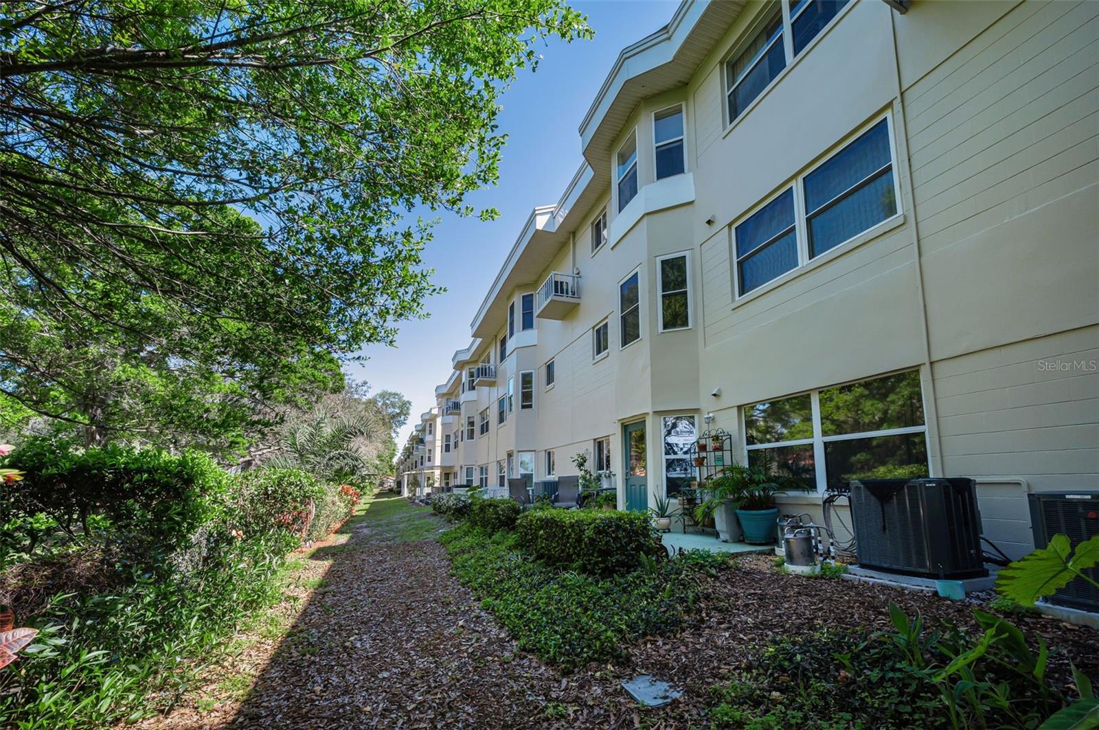 ON TOP OF THE WORLD - Residential