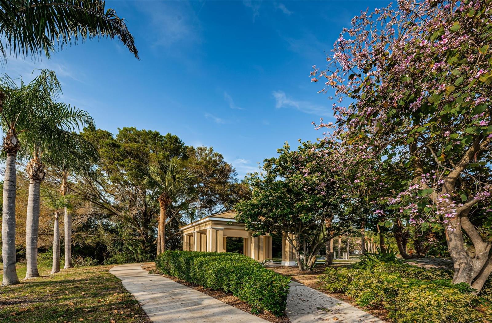 ON TOP OF THE WORLD - Residential