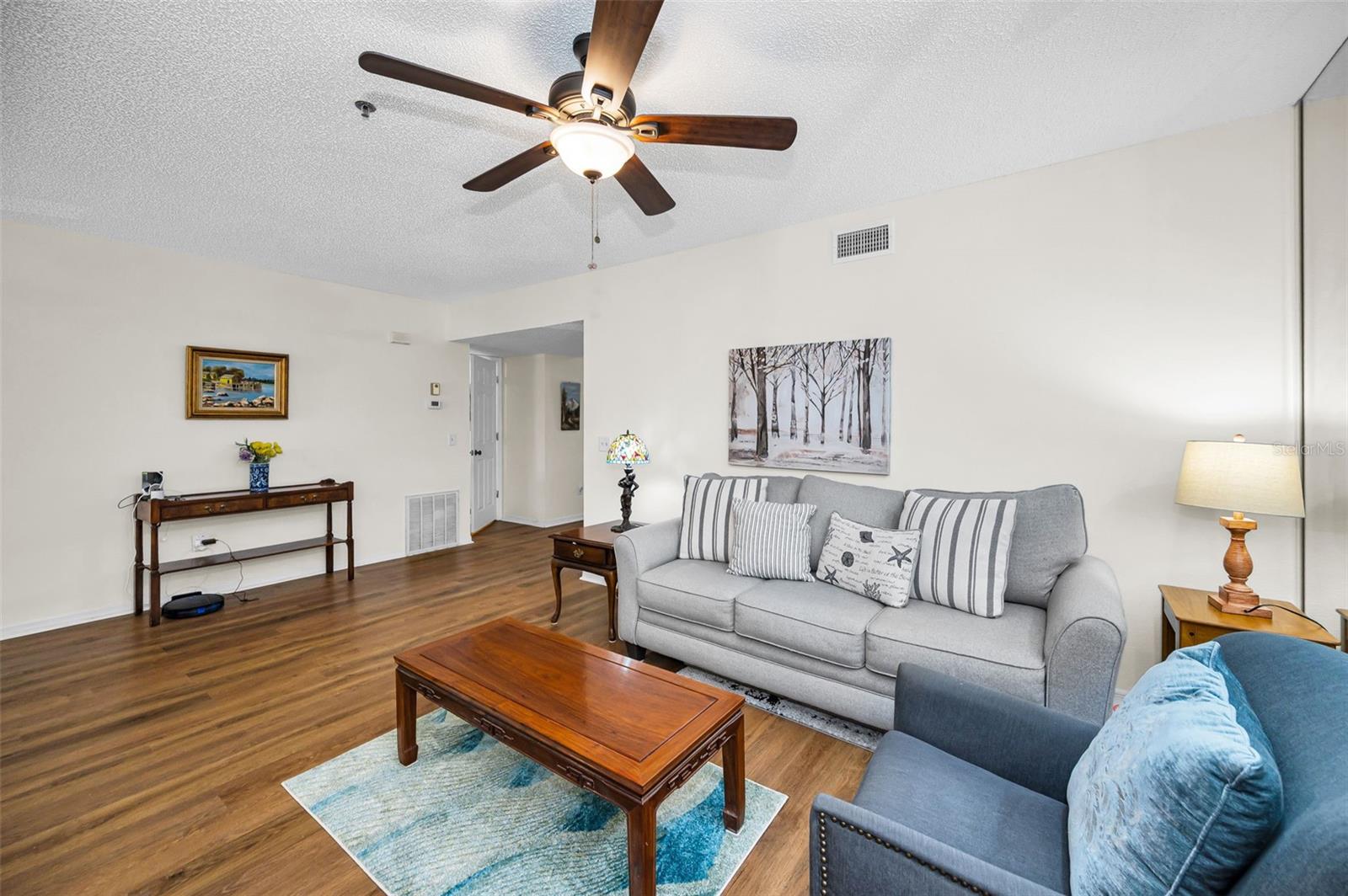 ON TOP OF THE WORLD - Residential