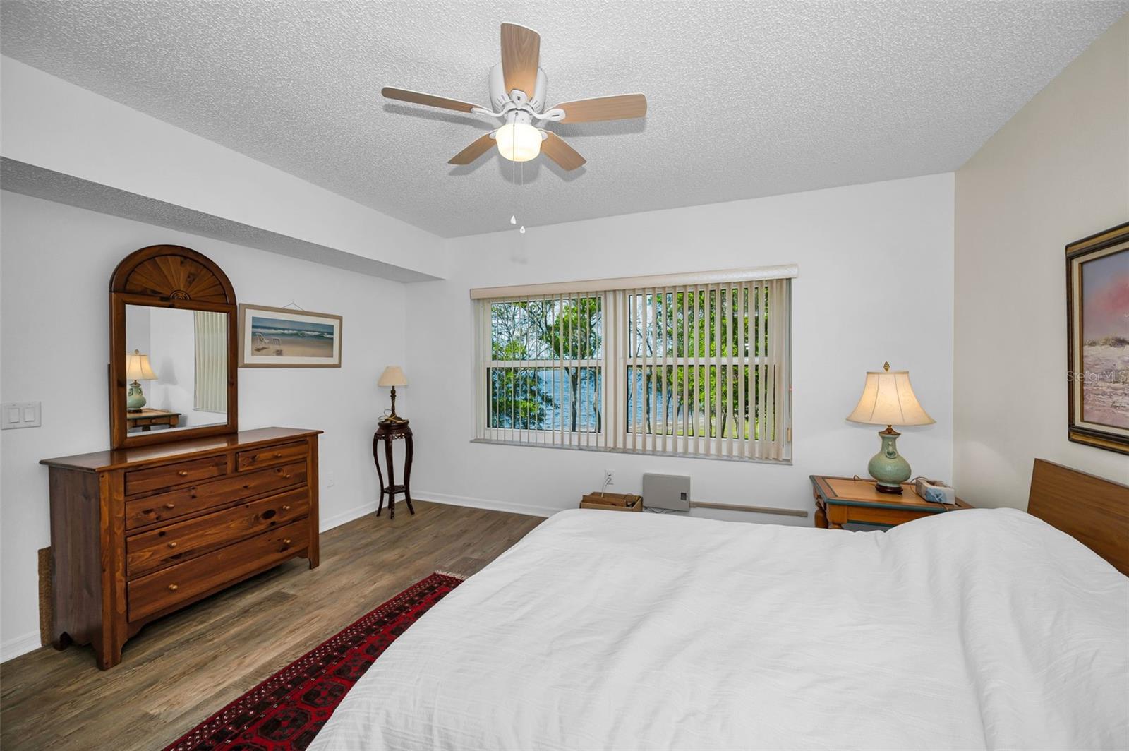 ON TOP OF THE WORLD - Residential