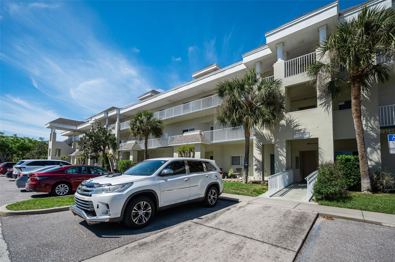 ON TOP OF THE WORLD - Residential