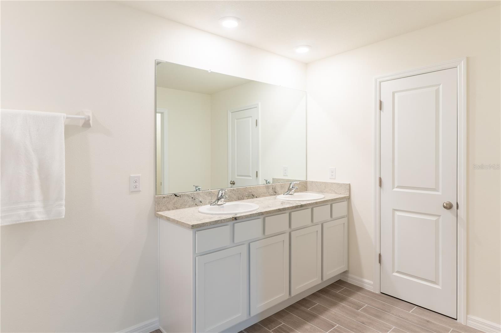 OAKS PRESERVE - Residential