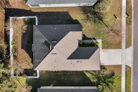 A home in TAVARES