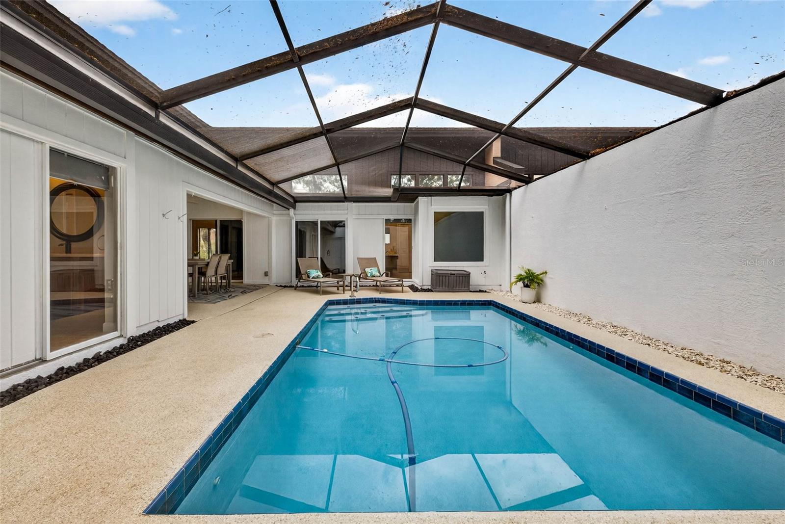 LA VIVA UNIT I - Residential