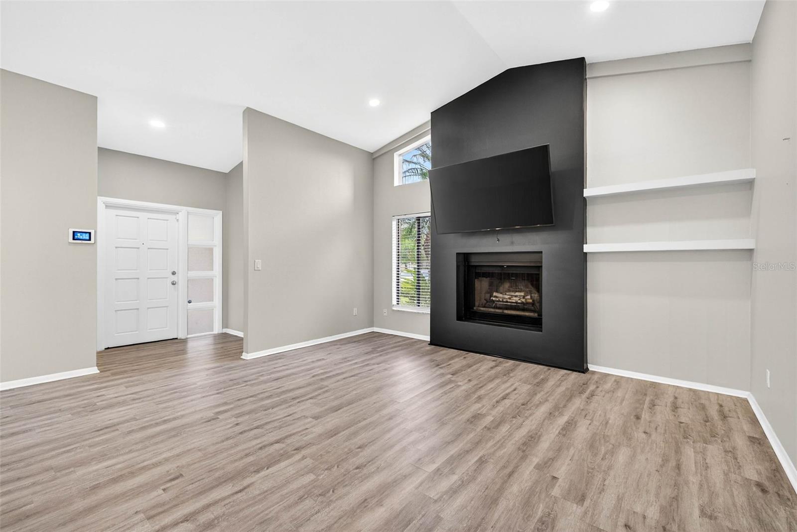 LA VIVA UNIT I - Residential