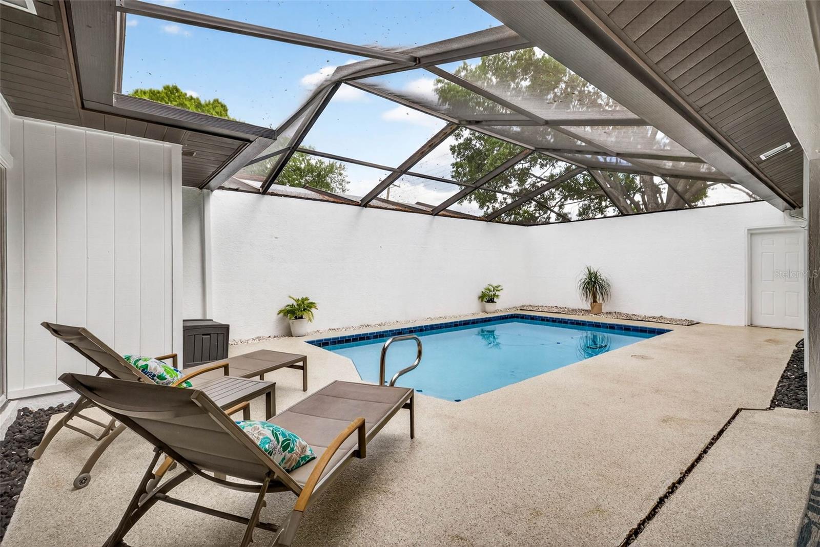 LA VIVA UNIT I - Residential