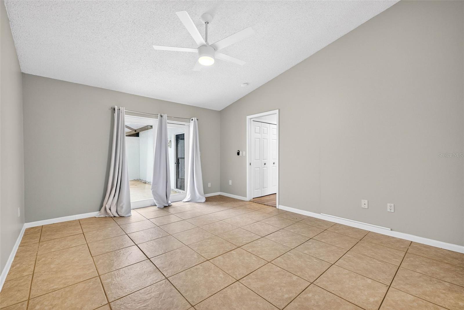 LA VIVA UNIT I - Residential