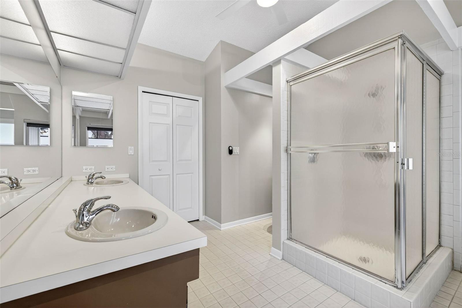 LA VIVA UNIT I - Residential