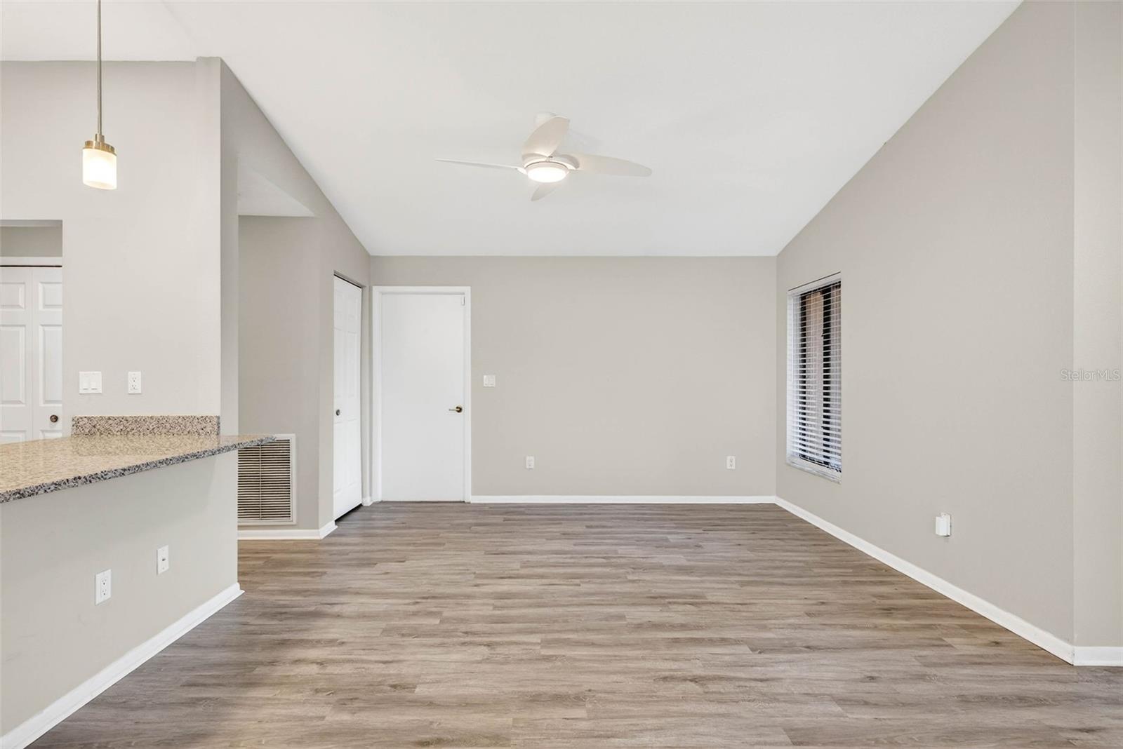 LA VIVA UNIT I - Residential