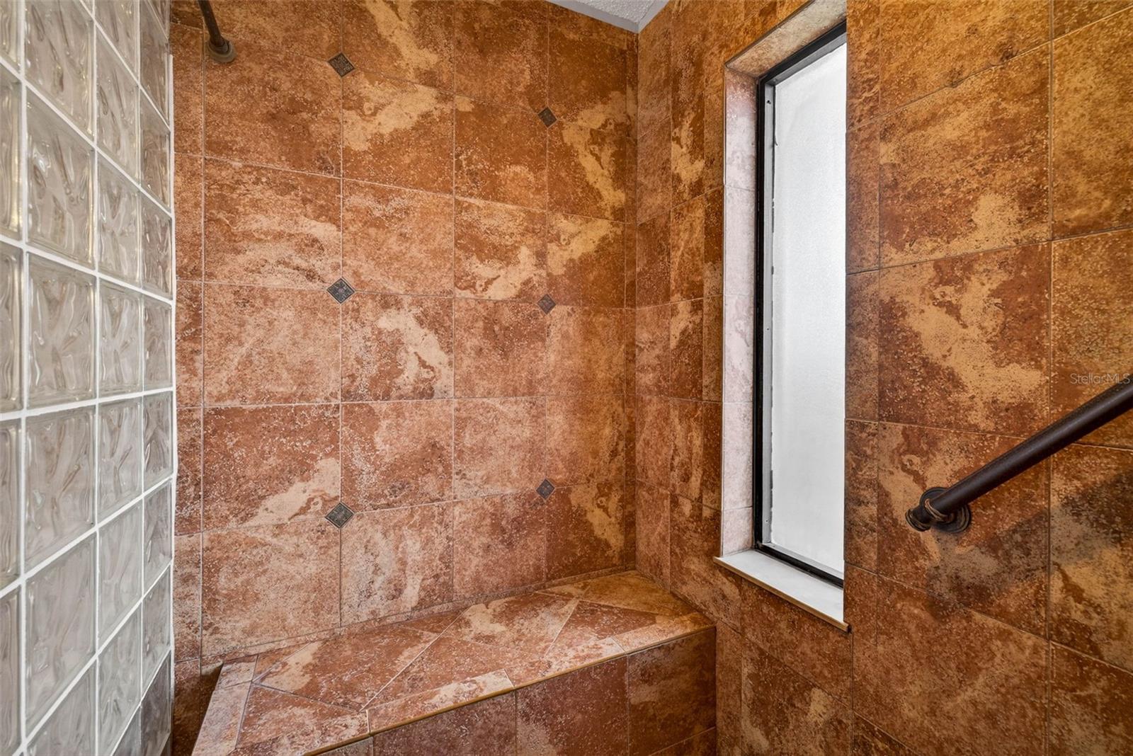 LA VIVA UNIT I - Residential