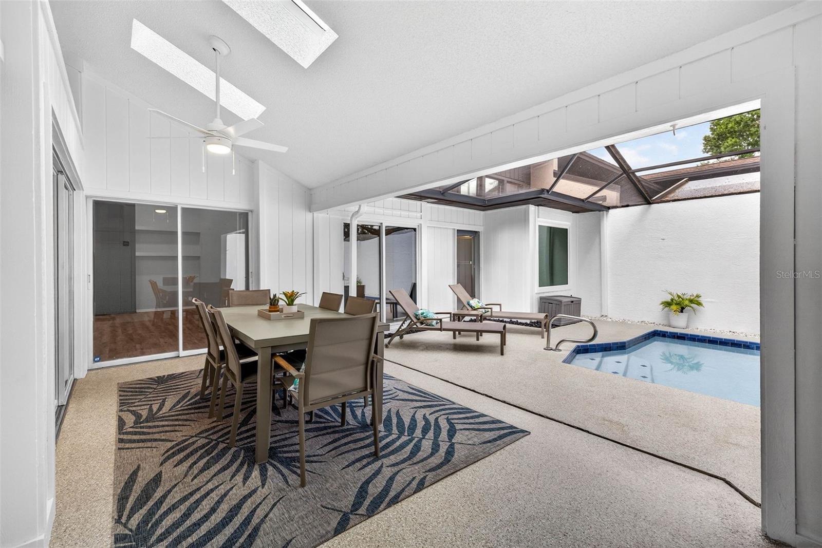 LA VIVA UNIT I - Residential