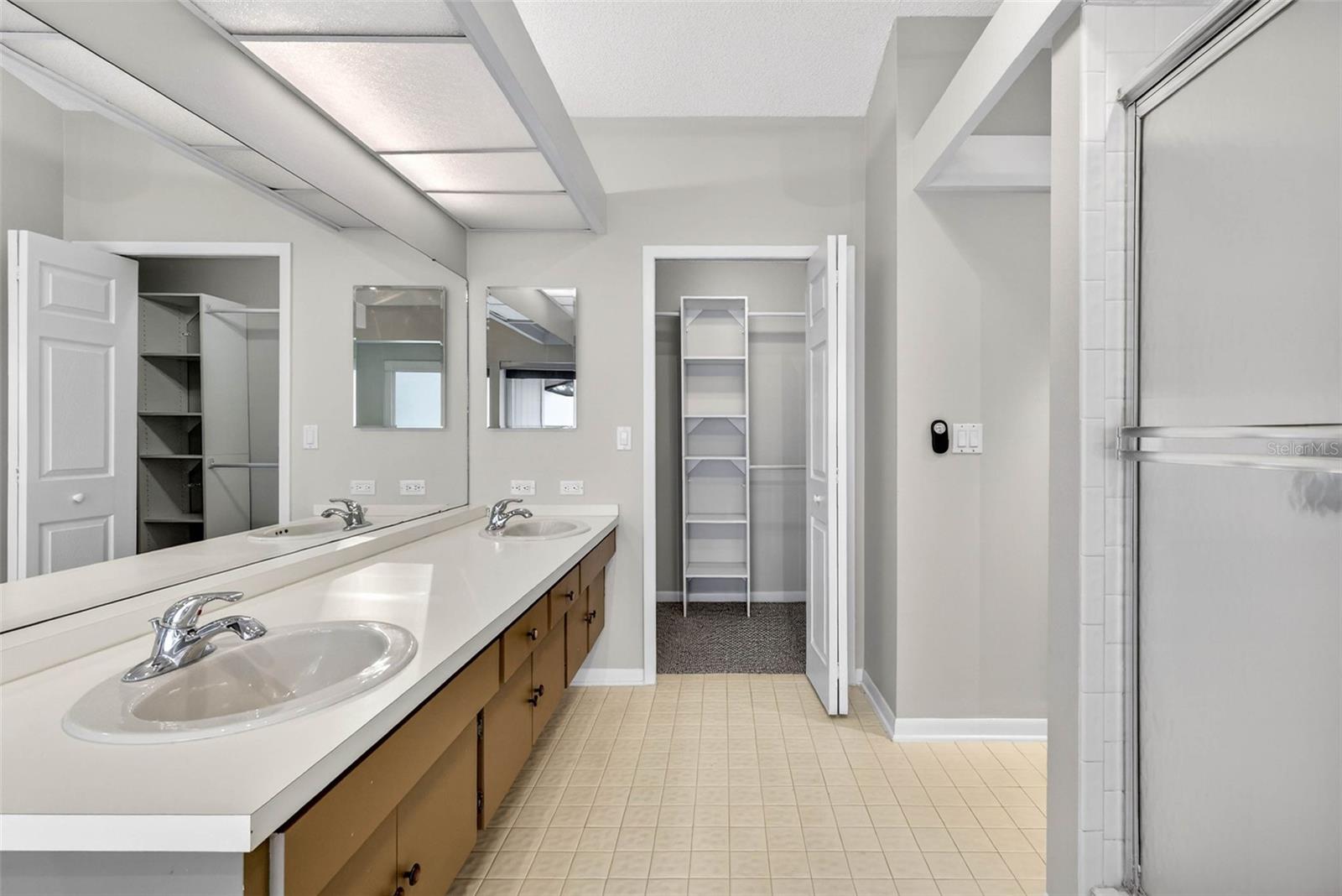 LA VIVA UNIT I - Residential