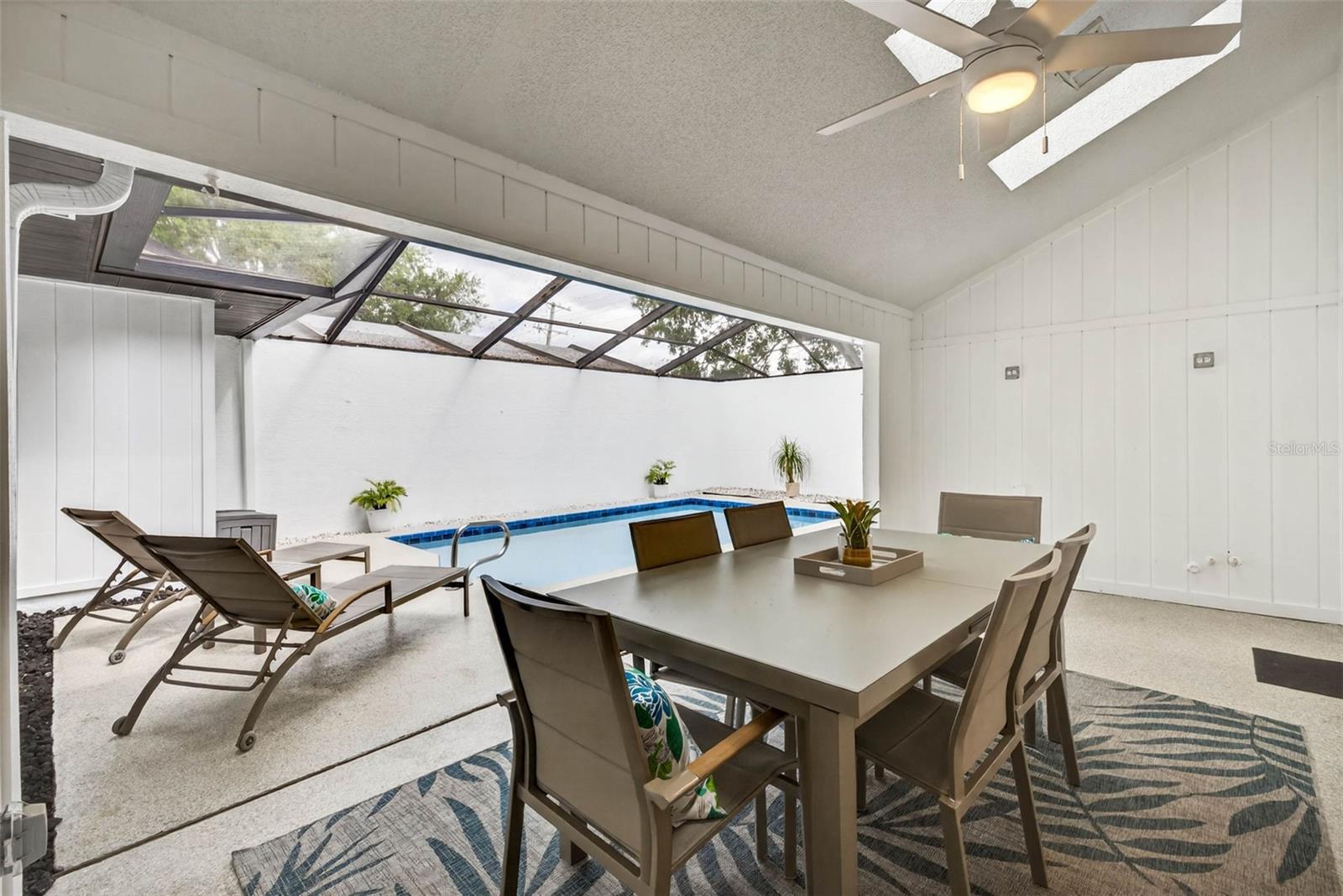 LA VIVA UNIT I - Residential