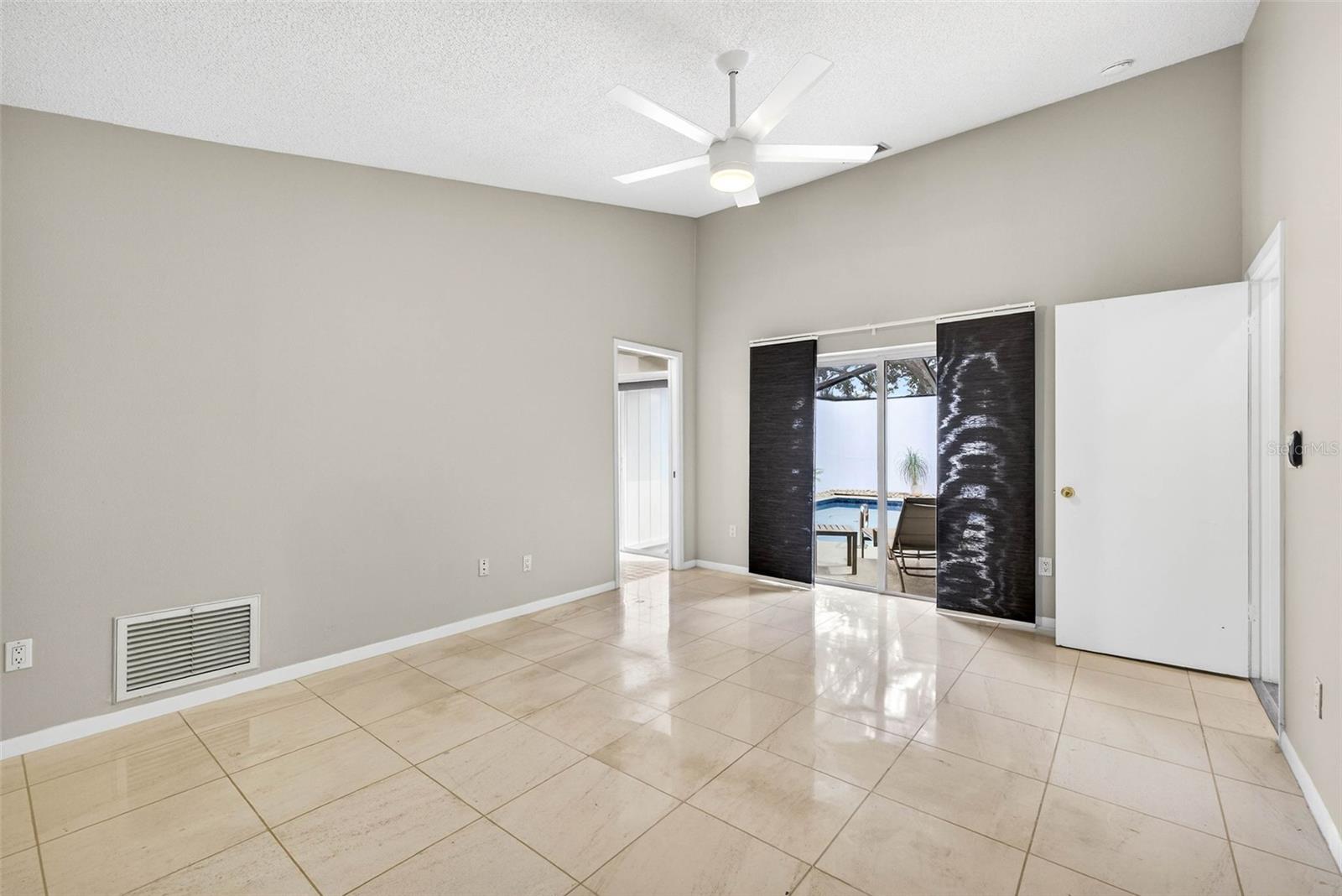 LA VIVA UNIT I - Residential