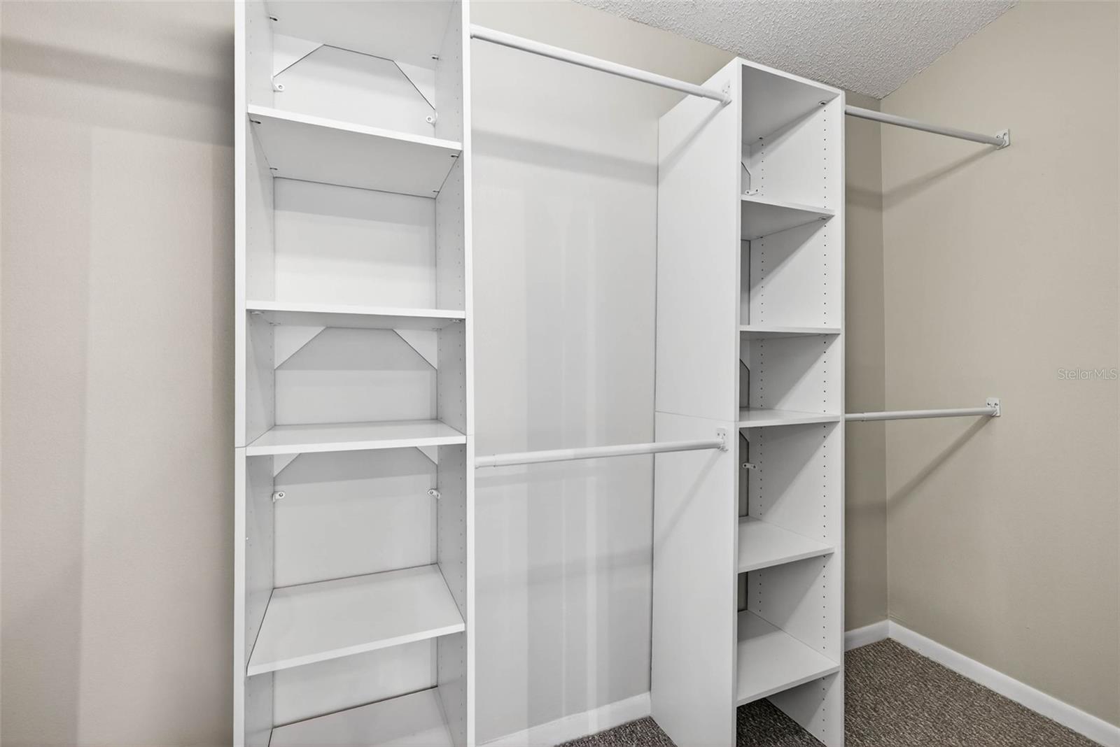 LA VIVA UNIT I - Residential