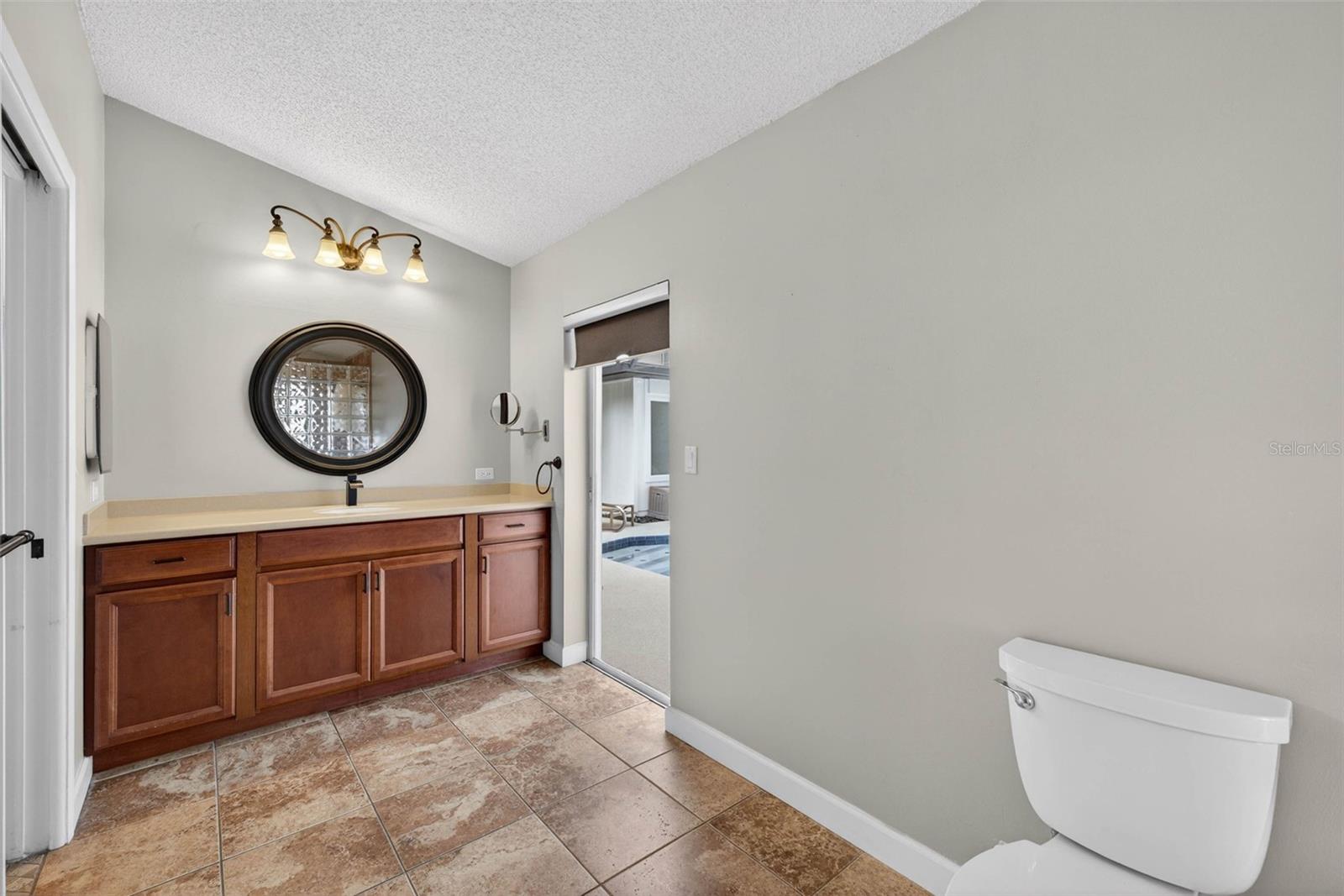 LA VIVA UNIT I - Residential