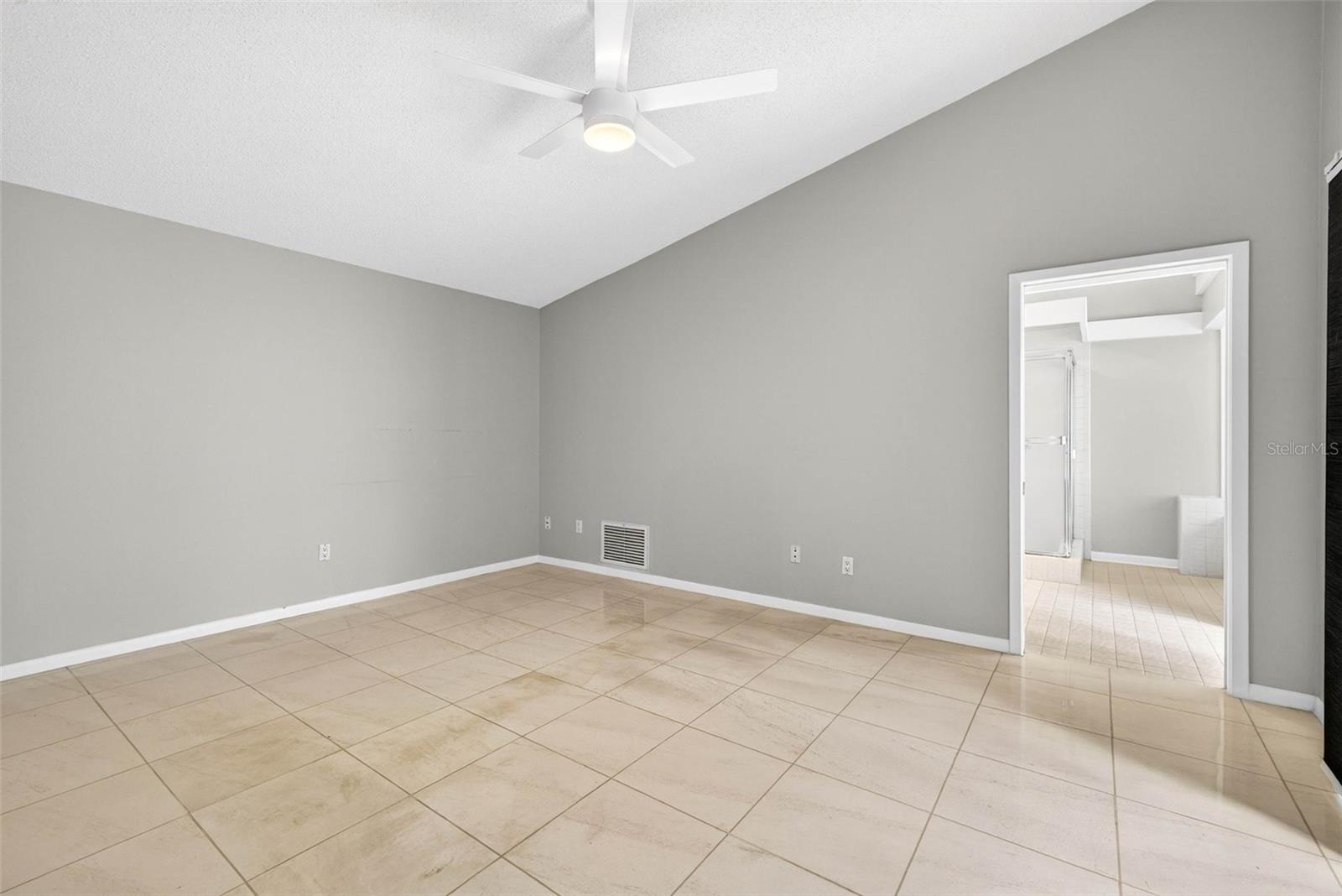 LA VIVA UNIT I - Residential