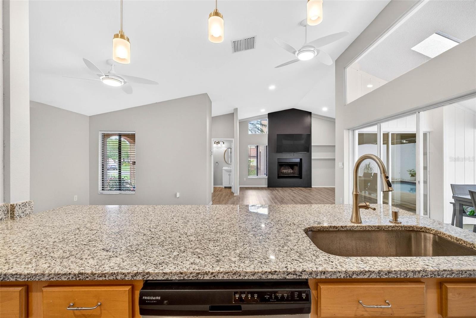 LA VIVA UNIT I - Residential