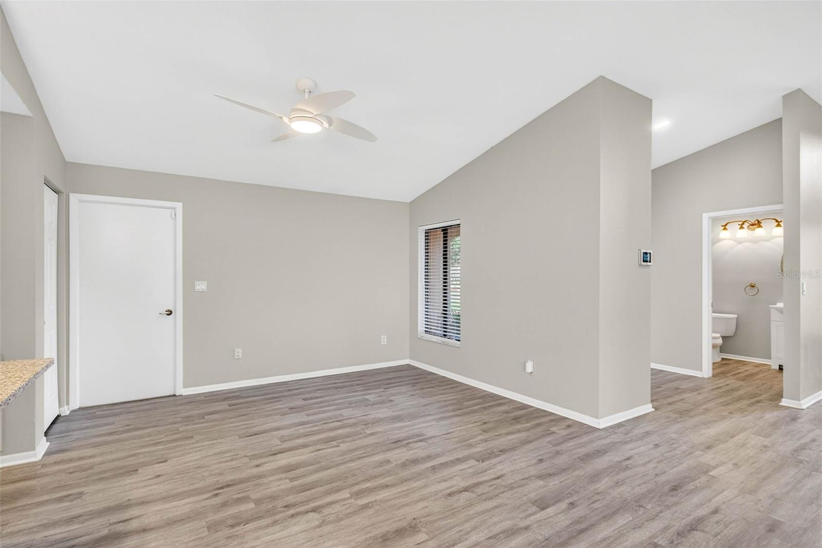 LA VIVA UNIT I - Residential