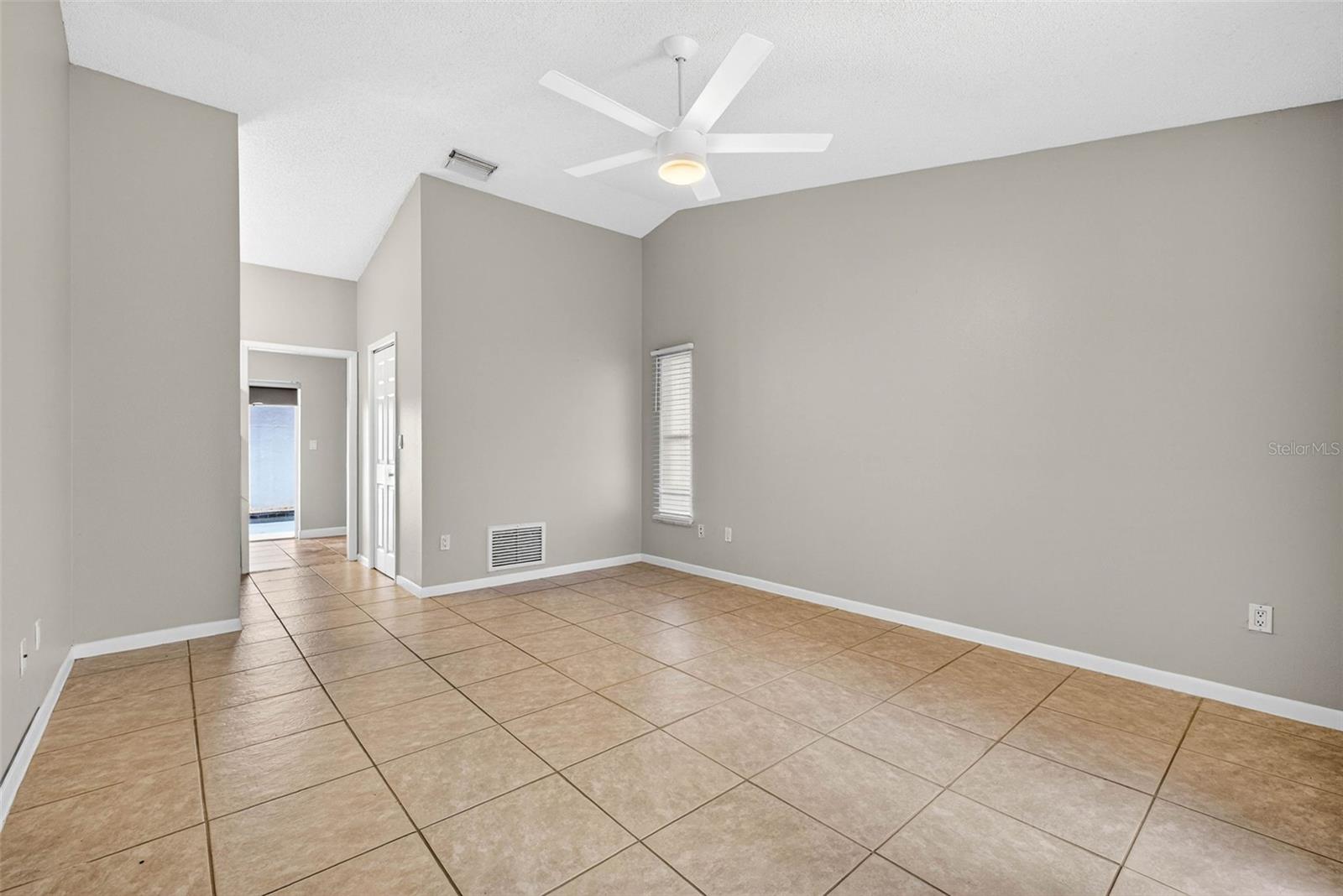 LA VIVA UNIT I - Residential