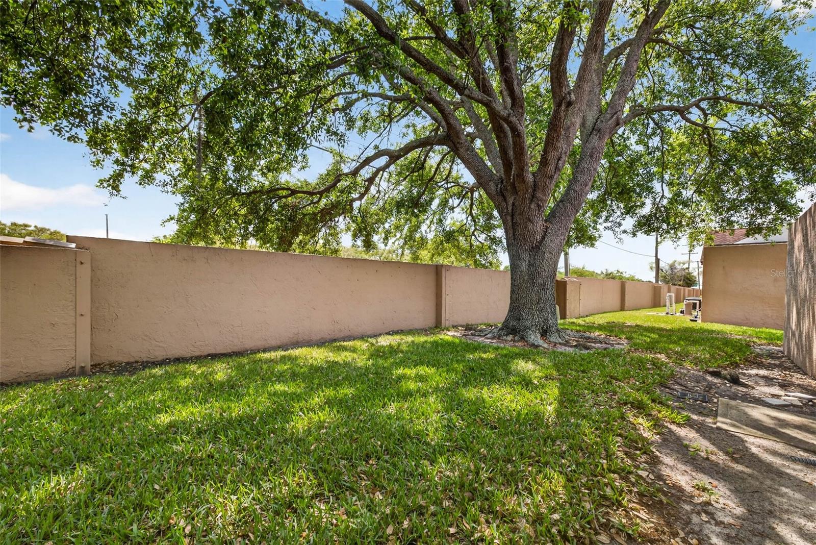 LA VIVA UNIT I - Residential